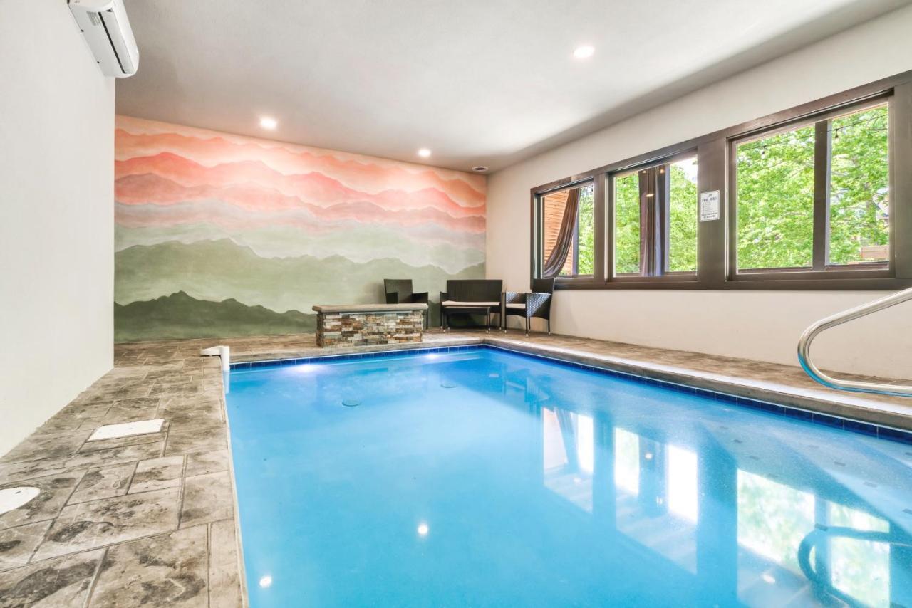 Whispering Pines Villa เซอเวียร์วีล ภายนอก รูปภาพ