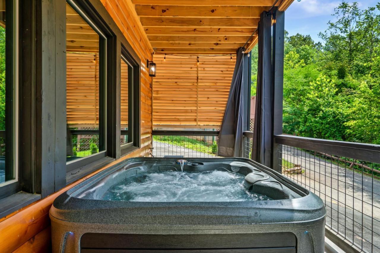 Whispering Pines Villa เซอเวียร์วีล ภายนอก รูปภาพ